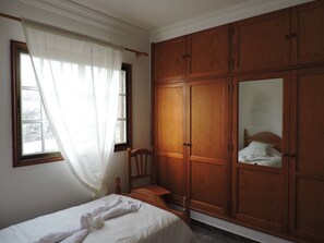 1 bedroom, iron/ironing board, WiFi, bed sheets - Casa Con Piscina Aislada, a 5 minutos de la playa y con atardeceres mágicos (Tazacorte)