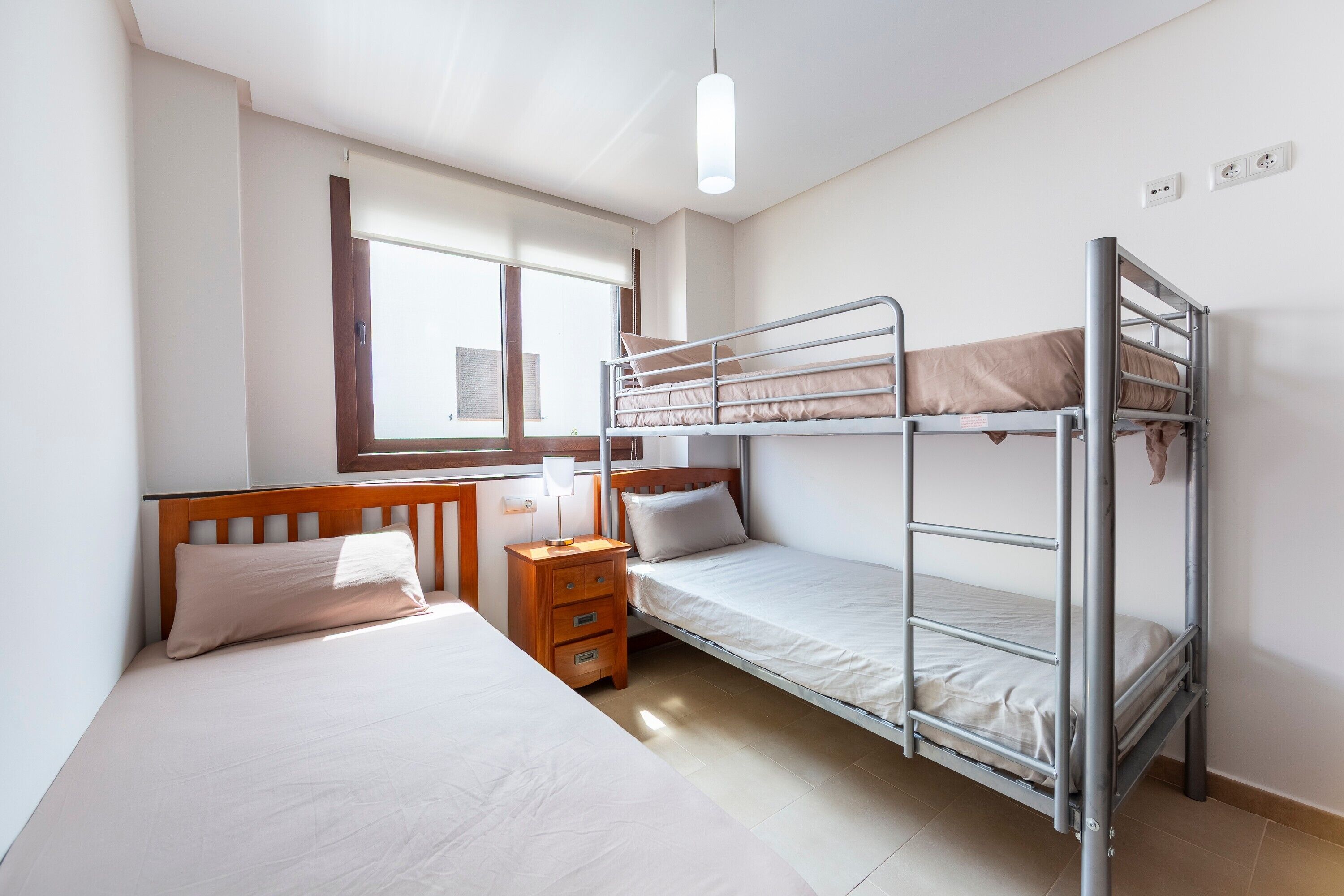 2 dormitorios, tabla de planchar con plancha, wifi y ropa de cama