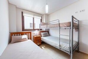 2 habitaciones, tabla de planchar con plancha, wifi y ropa de cama 