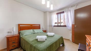 2 slaapkamers, een strijkplank/strijkijzer, wifi, beddengoed