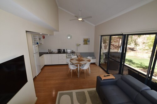 ‘SeaRenity’ Preston Beach, 2-bedroom chalet