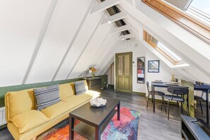 TV - Stylish Harrogate Apartment (North Yorkshire)