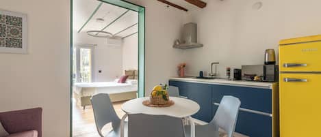 Superior Apartment, 1 Bedroom, Balcony | Private kitchen