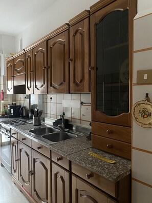 Private kitchen - Elegant Roman Apartment near Trastevere (Roma)