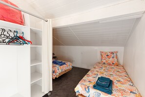 4 bedrooms, iron/ironing board, WiFi, bed sheets - Villa des 4 Saisons – Sleeps 8 Adults & 2 Children, Heated Pool – Conciergerieland (Vieux-Boucau-les-Bains)