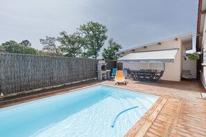 Pool - Villa des 4 Saisons – Sleeps 8 Adults & 2 Children, Heated Pool – Conciergerieland (Vieux-Boucau-les-Bains)