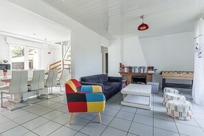 Fernseher, Tischtennisplatte