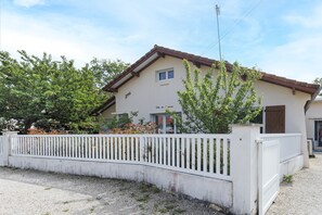 Exterior - Villa des 4 Saisons – Sleeps 8 Adults & 2 Children, Heated Pool – Conciergerieland (Vieux-Boucau-les-Bains)