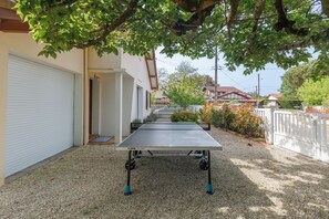 Terrace/patio - Villa des 4 Saisons – Sleeps 8 Adults & 2 Children, Heated Pool – Conciergerieland (Vieux-Boucau-les-Bains)