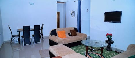 Apartment, Balcony, Courtyard View | Living area