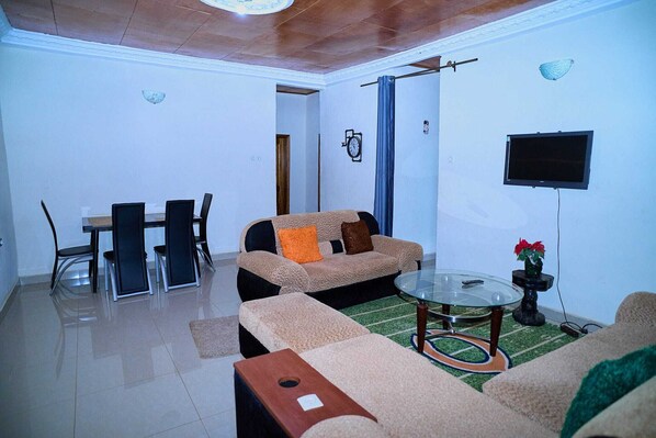 Apartment, Balcony, Courtyard View | Living area