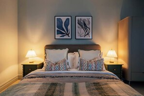 1 Schlafzimmer, Schreibtisch, Bügeleisen/Bügelbrett, Reisekinderbett