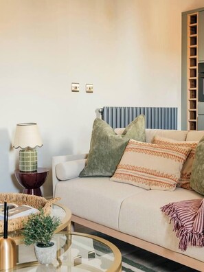 TV - Beautiful and Central Harrogate One Bed Apartment (North Yorkshire)