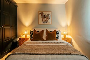 1 bedroom, desk, iron/ironing board, travel cot - Beautiful One Bedroom Apartment | Town Centre (North Yorkshire)