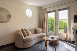 Living area - Lodge with Fireplace at Veerse Meer | Watervliet Country Lodge (Kortgene)