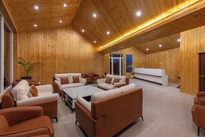 Lobby sitting area - Hotel The Bliss Kufri (Theog)
