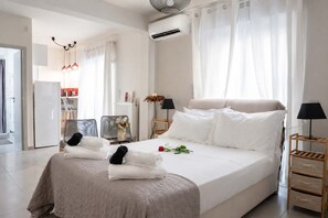 1 bedroom, iron/ironing board, travel cot, WiFi - The Athenian Penthouse Studio - An Urban Haven (Athina)