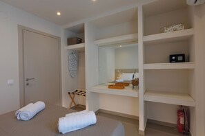 One-Bedroom Villa with Private Pool | Wardrobe