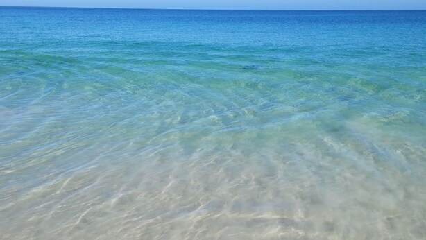 Clear shallow waters with a view of the horizon. - Enjoy a relaxing stay at this cosy one bedroom granny flat near the sea (Warnbro)