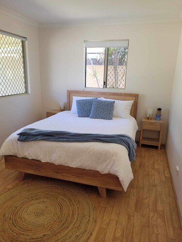 Enjoy a relaxing stay at this cosy one bedroom granny flat near the sea