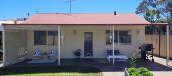 Enjoy a relaxing stay at this cosy one bedroom granny flat near the sea