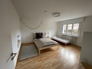 Room - Apartment 'K8 Living' with Mountain View, Private Terrace and Wi-Fi (Wehr)