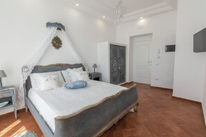 Room - Vrbo Property (Napoli)