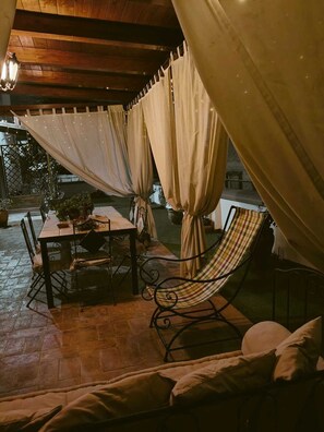 Outdoor dining - Vrbo Property (Napoli)