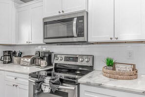 Private kitchen - 7 Bedrooms-OceanLakes-Sleeps18-GolfCart Included (Myrtle Beach)