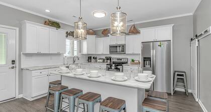 7 Bedrooms-OceanLakes-Sleeps18-GolfCart Included