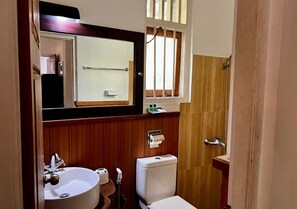 Classic Double Room, 1 Queen Bed, Garden View | Bathroom - WeCay Holidays Habarana (Habarana)