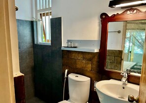 Classic Double Room, 1 Queen Bed, Garden View | Bathroom - WeCay Holidays Habarana (Habarana)