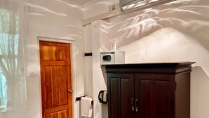 Kamar Double Klasik, 1 Tempat Tidur Queen, pemandangan kebun | Interior