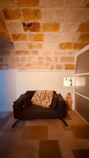 Interior - Quaint Apulian lodging in historic center just steps from sea view (Polignano a Mare)