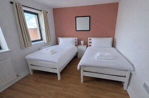 Room - 2-Min Walk to Belfast Centre - Bright Spacious with Views - Free Secure Parking (Belfast)