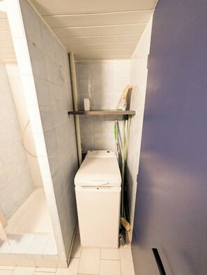 Bathroom - Vrbo Property (Tours)