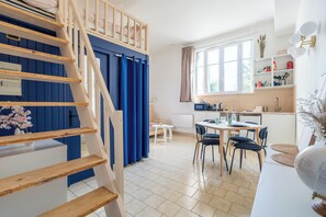 Dining - Vrbo Property (Tours)