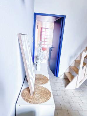 المنشأة من الداخل