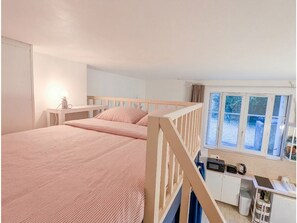 Room - Vrbo Property (Tours)