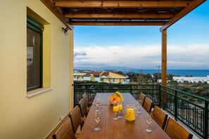 Outdoor dining - A spacious villa w/private pool - 10 ride min from the beach, center & old town! (Rhodes)