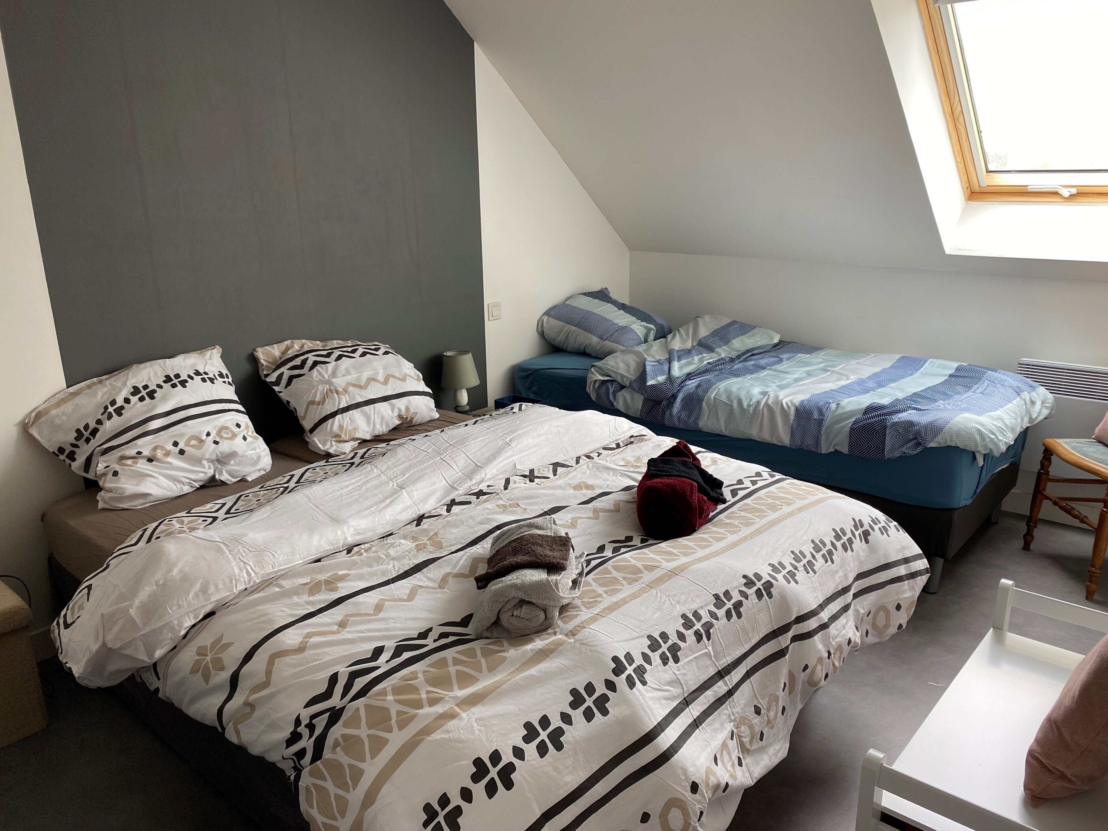2 chambres, fer et planche à repasser, Wi-Fi, draps fournis