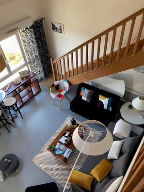 Living area - Charming Duplex for Rent in City Center, 5 km from the Coast (Pleurtuit)