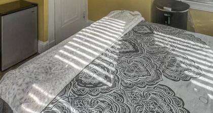 Casa Castor - Private Room with Shared Bathroom 3