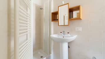 Dusche, Bidet, Handtücher