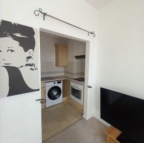 Interior - Apartment Sleeps 2 With Parking & Garden (London)