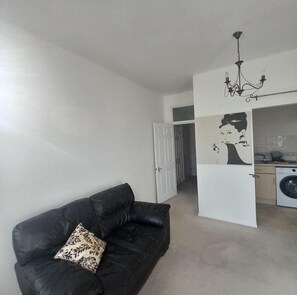 Living area - Apartment Sleeps 2 With Parking & Garden (London)