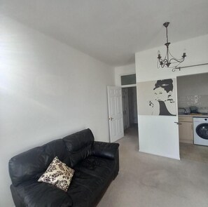 Living area - Apartment Sleeps 2 With Parking & Garden (London)