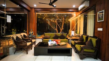 Luxury-Villa | Executive-Lounge