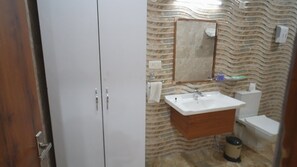 Deluxe villa, uitzicht op tuin | Badkamer