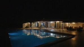 Deluxe villa, uitzicht op tuin | Zwembad